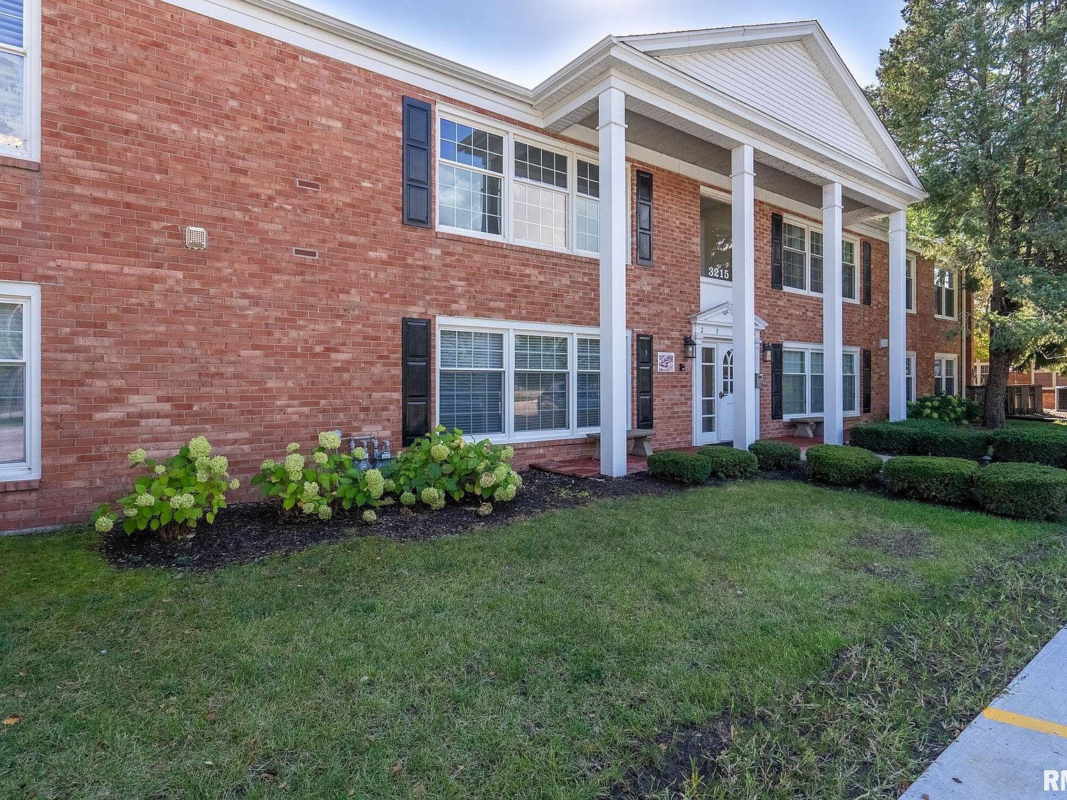 3215 E Locust St 2, Davenport, IA 52803 MLS QC4246807 Zillow