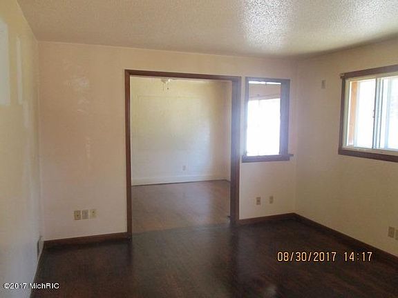 3rd image of 1518 Francis Ave
