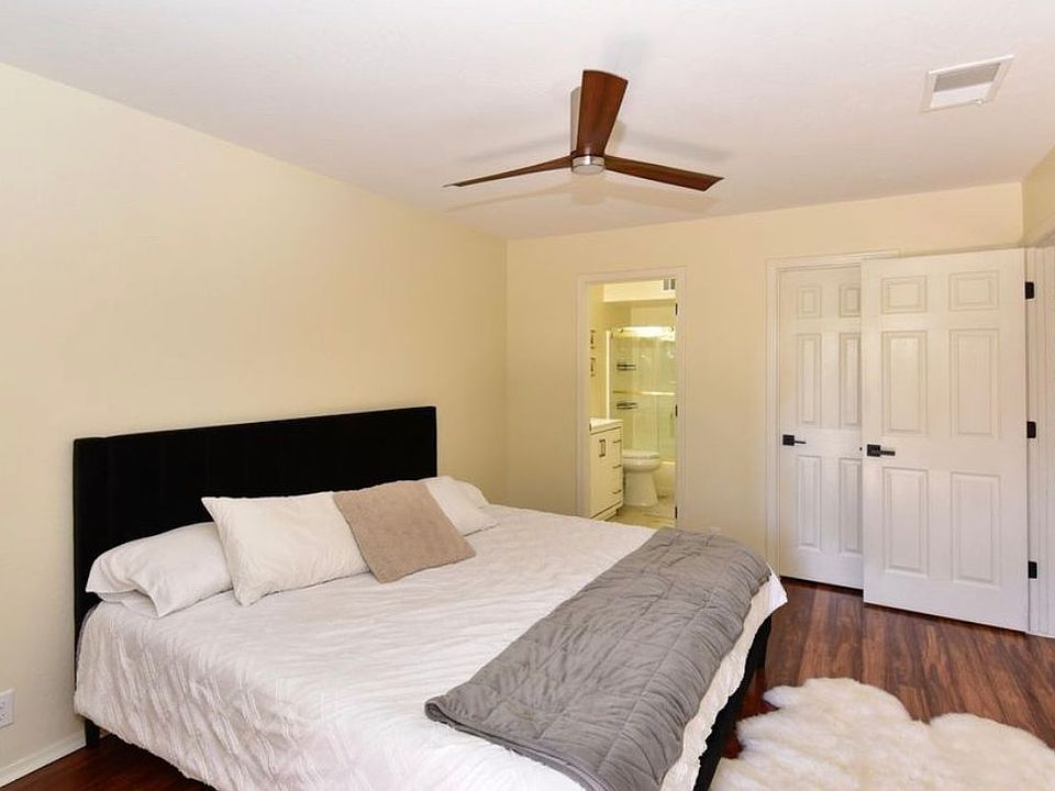 2nd image of 14901 N Kings Way #105