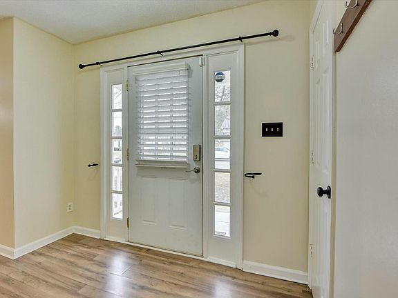 4th image of 106 Robinwood Dr