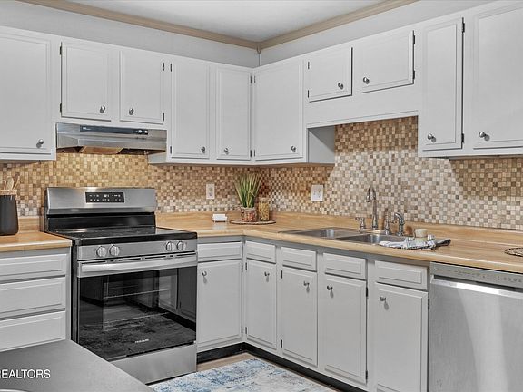 4th image of 5622 Burbury Ln