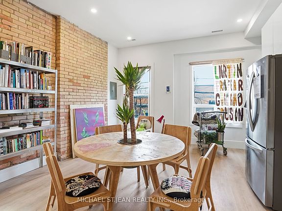 4th image of 472 Barton St E