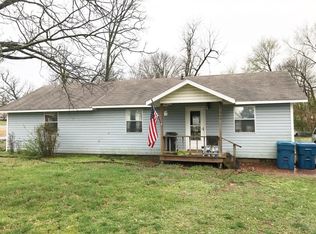 205 Charlotte St SE, Gravette, AR 72736