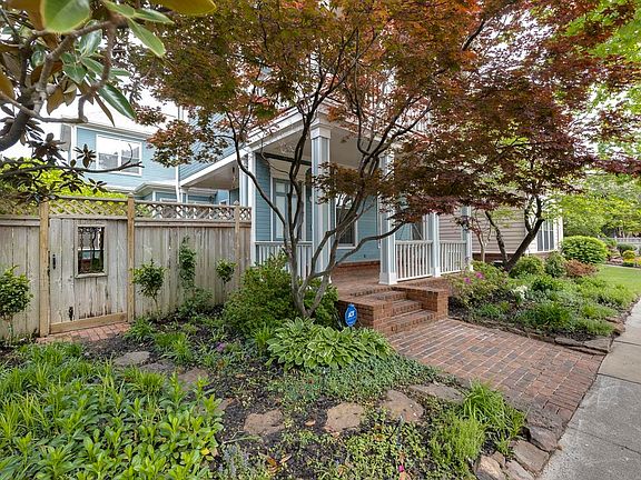 2nd image of 128 Harbor Town Blvd