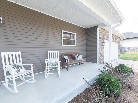 3rd image of 1016 E Ruby Creek Dr