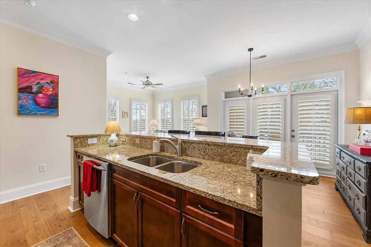 2 bed, 1025 sqft, $2,450 — Photo 1