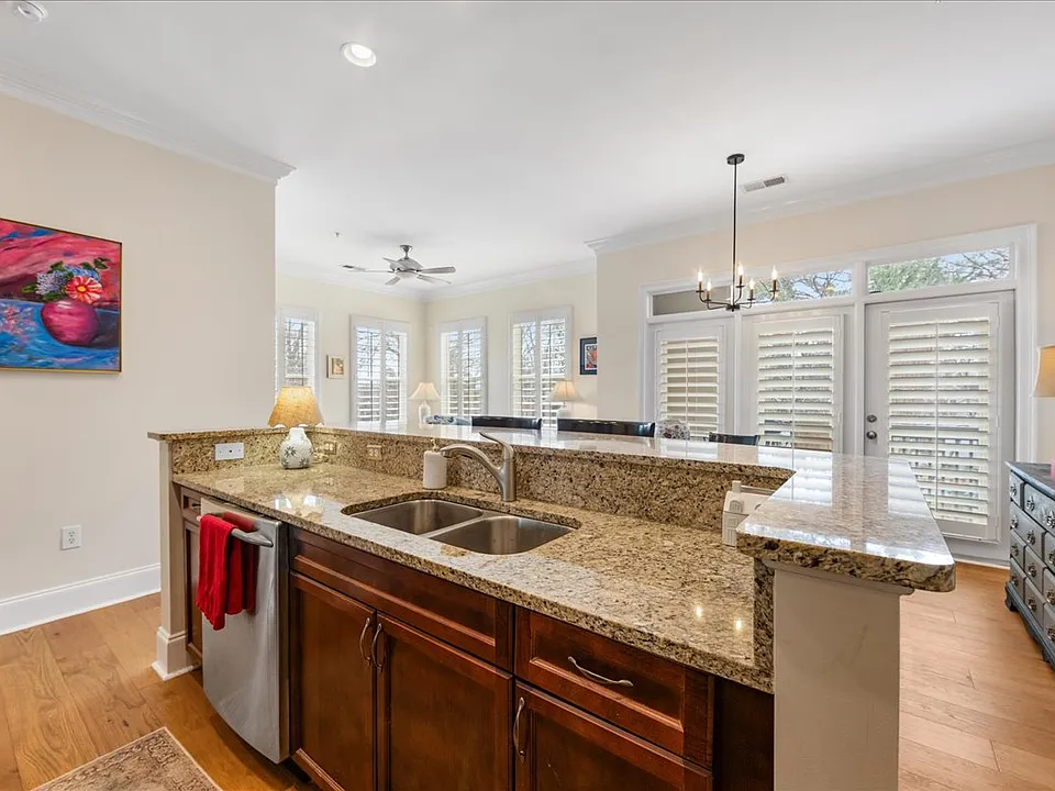 2970 Selwyn Ave #212