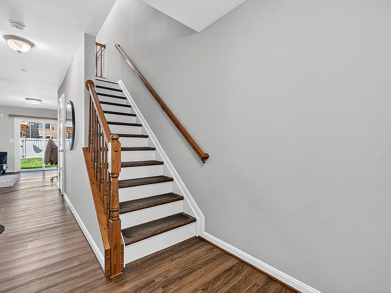 121 Polo Way — Photo 3