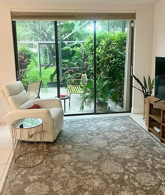 3 bed, 2.0 bath, 1524 sqft, $4,000 — Photo 2