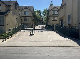 4600 Don Lorenzo Dr, Los Angeles, CA