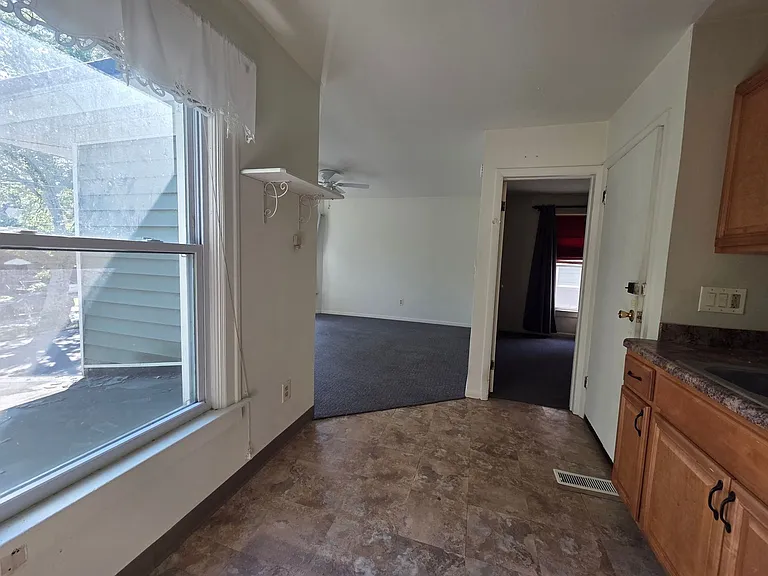 922 Liberty St — Photo 5