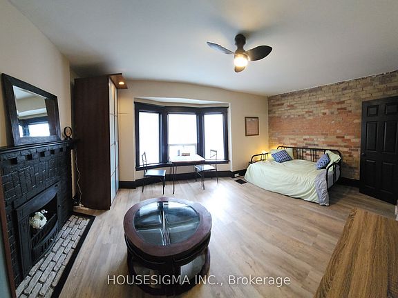 5th image of 256 Woodbine Ave
