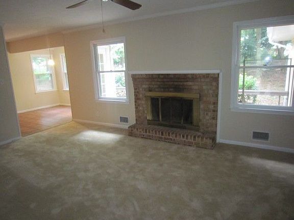 5th image of 2012 N Oak Dr