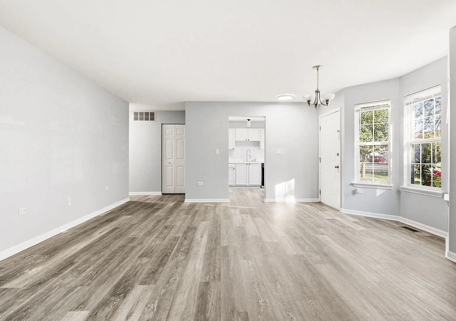 2 bed, 1139 sqft, $2,250 — Photo 4