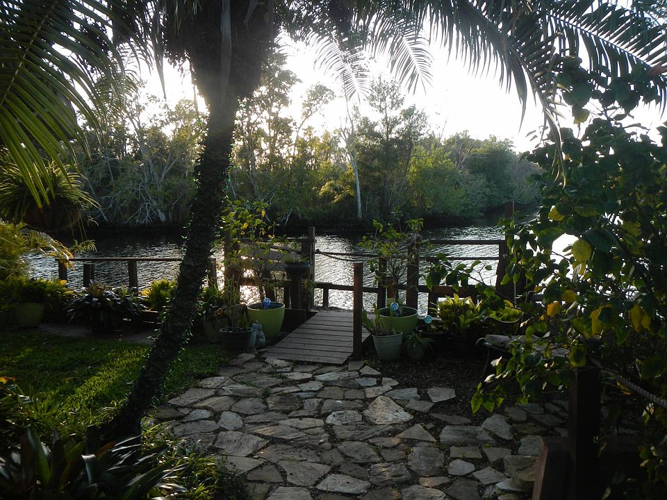 2nd image of 5533 Paradise Dr