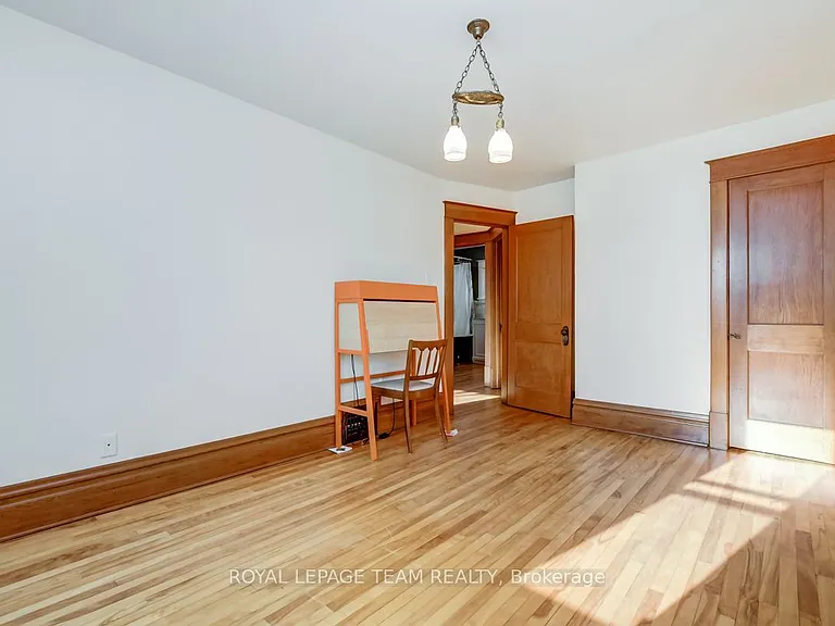 995 Gladstone Ave — Photo 17