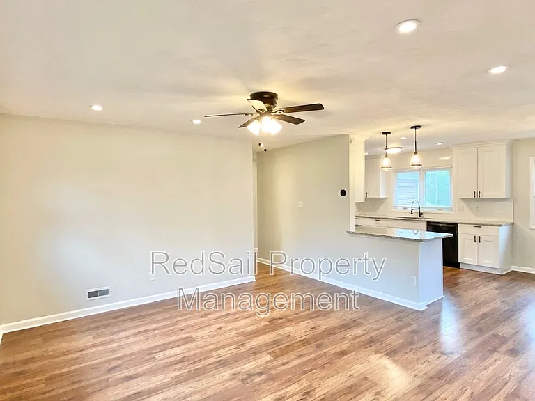 101 Basswood Dr — Photo 10