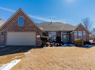 2 Dawn Hills Dr, Bentonville, AR 72712
