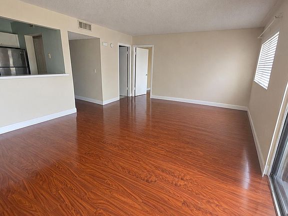 4th image of 701 NW 19th St APT 408