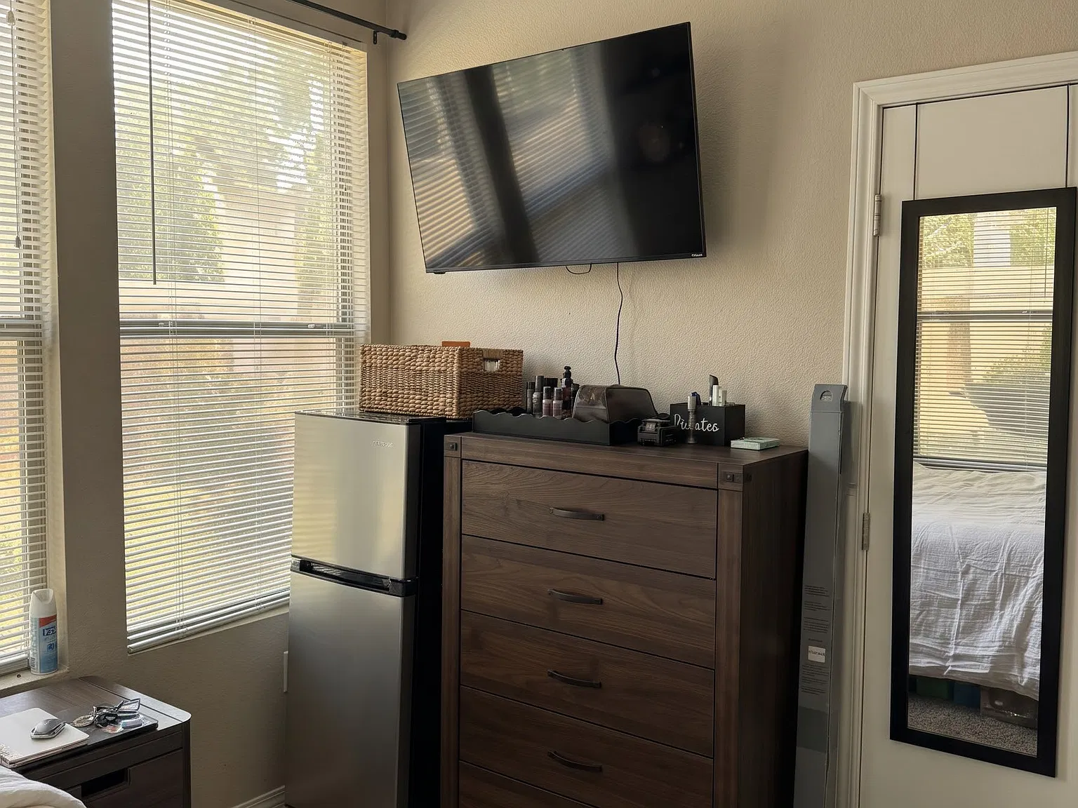 4 bed, 1002 sqft, $999 — Photo 2