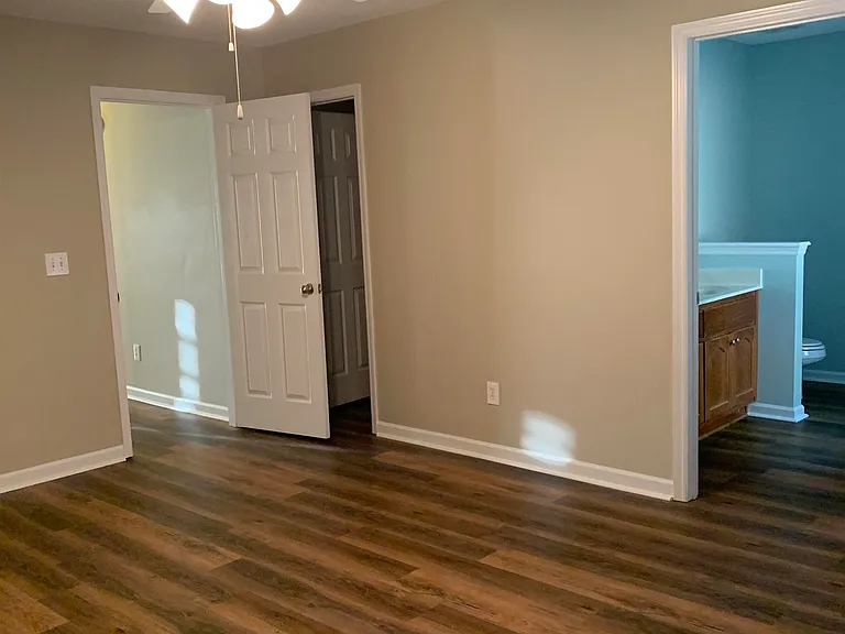103 Liverpool Dr — Photo 10