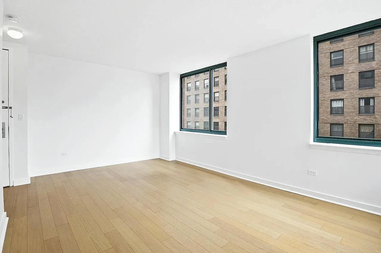 200 West 60th Street — Photo 4