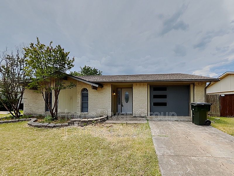 1st image of 1016 Stonetrail Dr