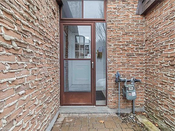 3rd image of 2166 Upper Middle Rd #3