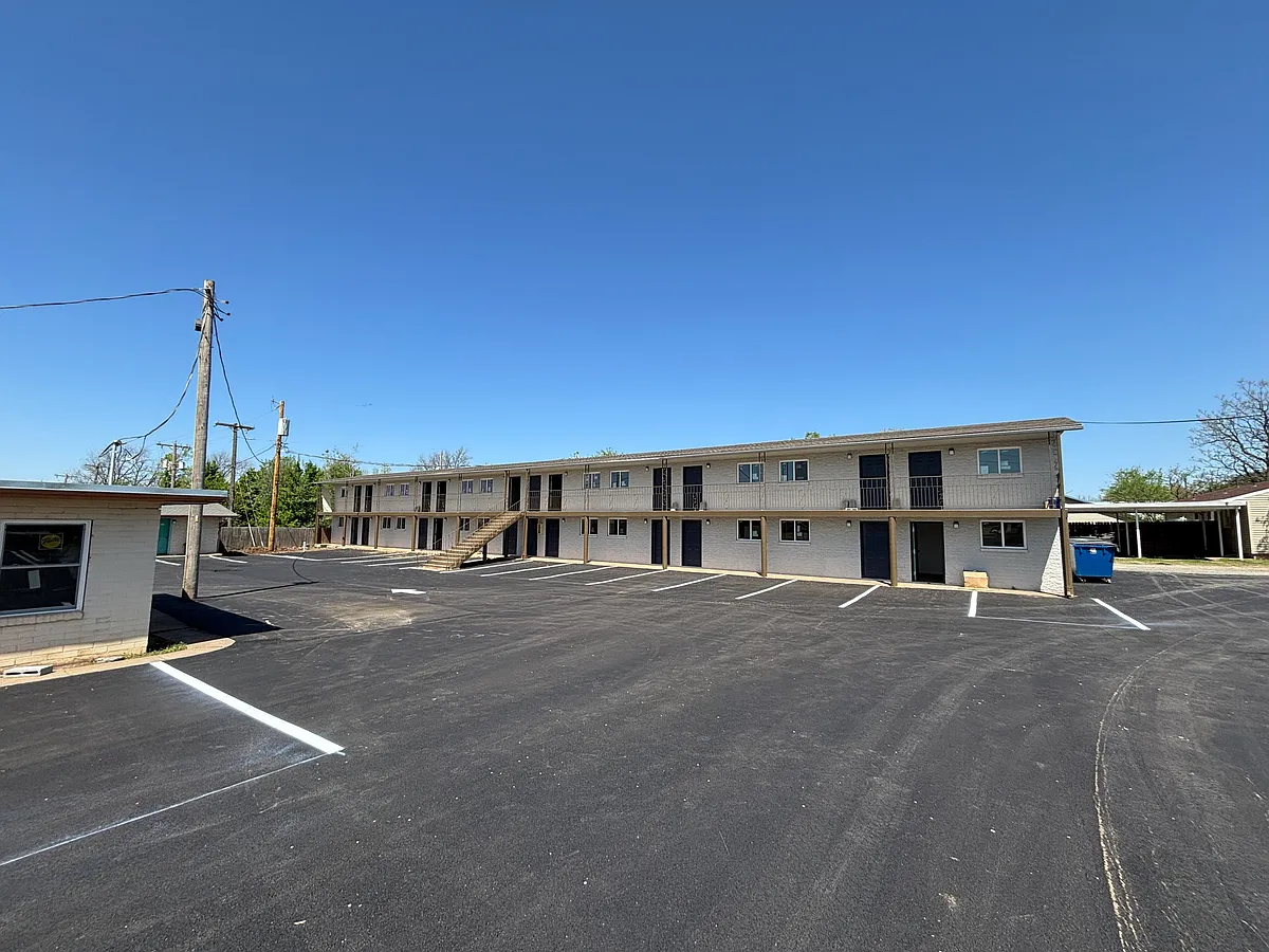 Building Photo - 1324 E 6th Ave