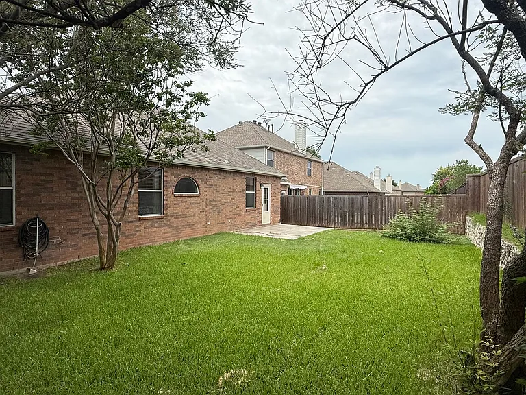 2905 Hudson Xing — Photo 14