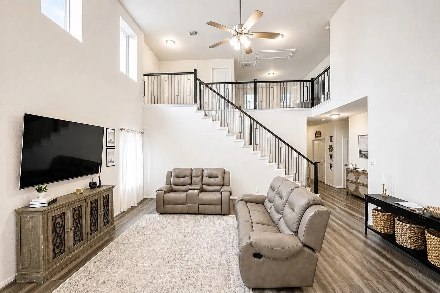 4 bed, 3.5 bath, 2821 sqft, $3,200 — Photo 1
