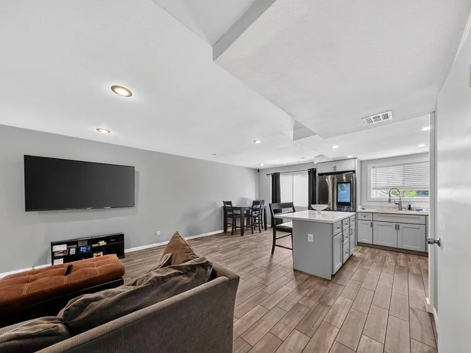 9540 Sepulveda Blvd #11