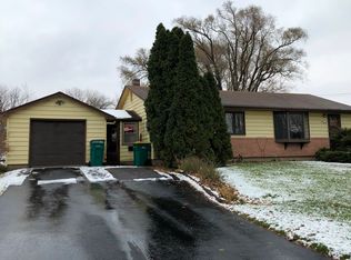 520 S Sycamore St, Genoa, IL 60135