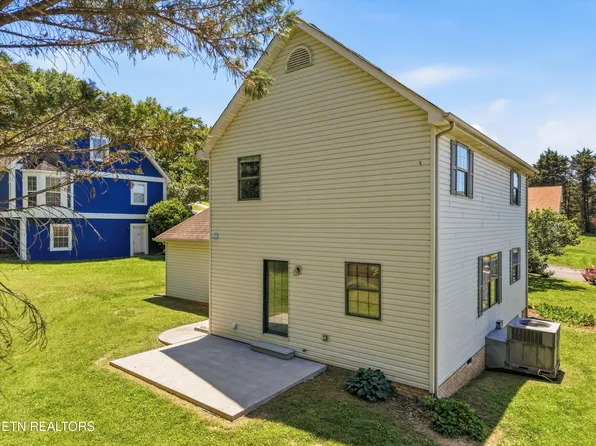 2429 Village Ln, Athens, TN 37303