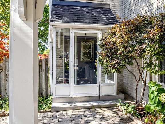 3rd image of 1 Redwood Ln