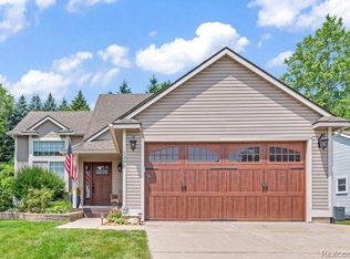 1300 Edgebrook Dr, Howell, MI 48843