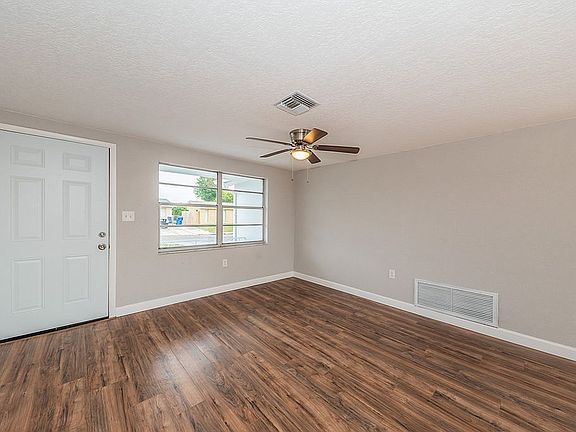 4th image of 3111 Salisbury Dr
