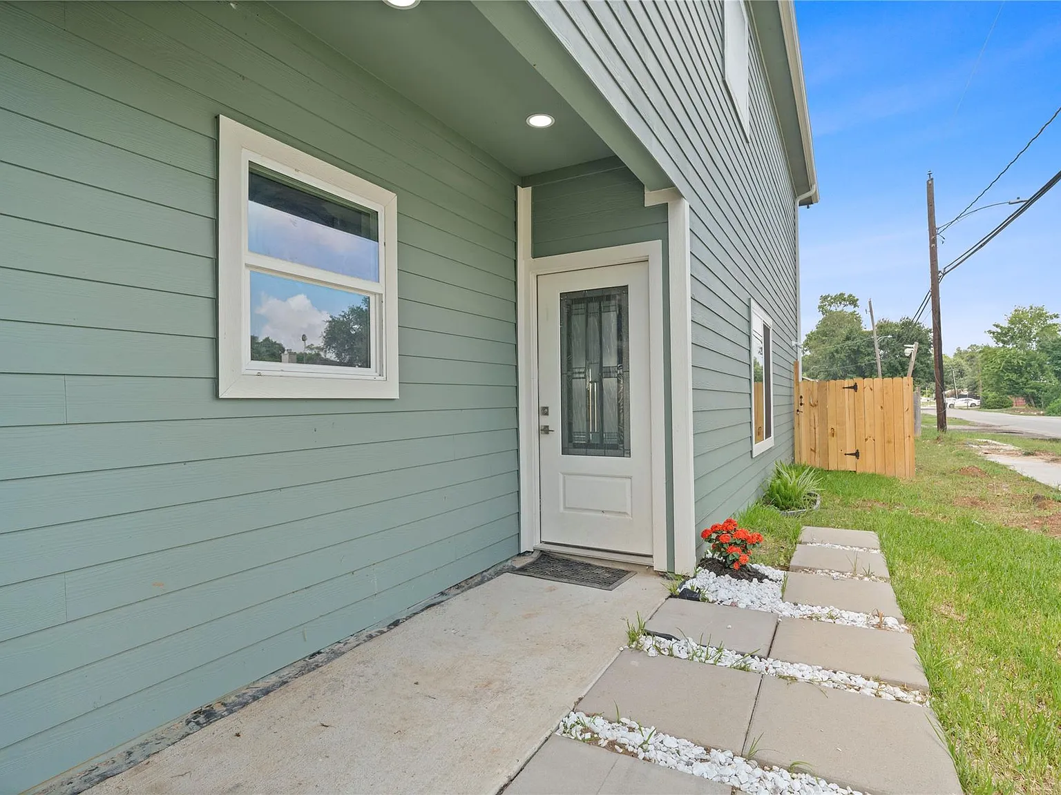 3 bed, 2.5 bath, 1896 sqft, $2,600 — Photo 4