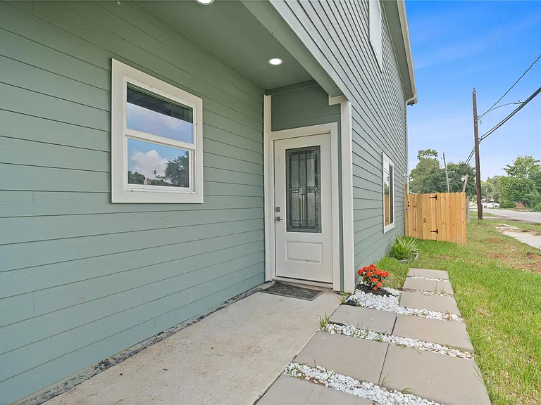 8027 Virgil St — Photo 4