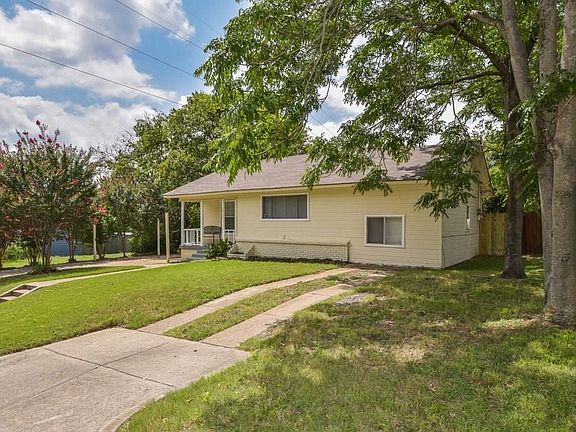 4th image of 2424 Stephen Lee Dr