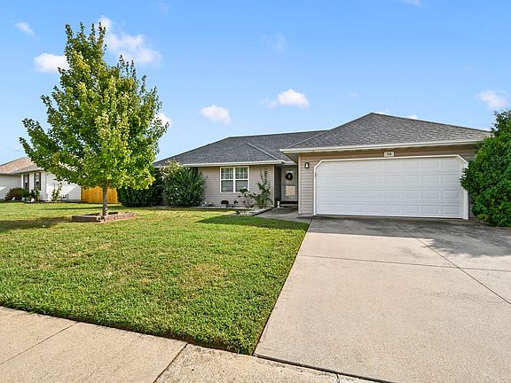 3rd image of 526 N Taylor Drive