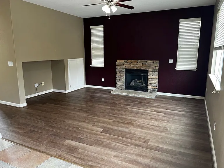 1020 Crown View Dr — Photo 2