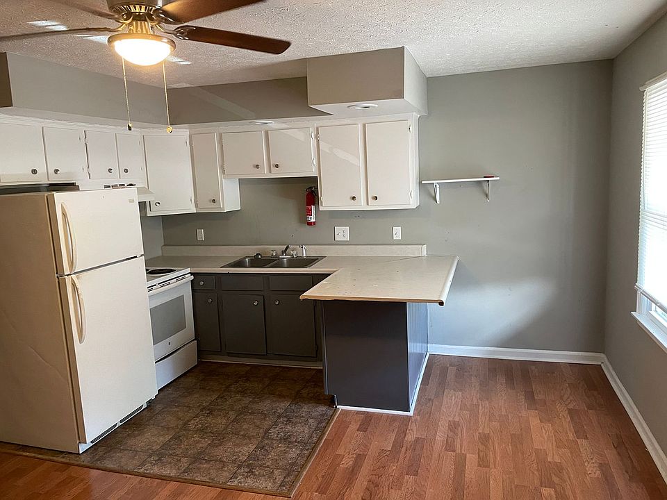 Oak Pointe Apartments 440 Country Lane Dr. 440 Country Lane Dr