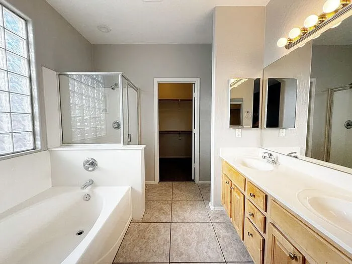 2421 W Ellis St — Photo 40