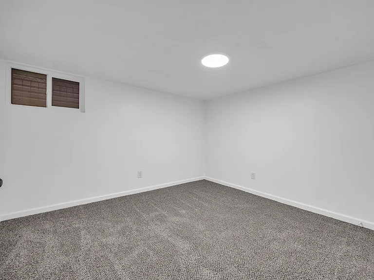 2358 Van Buren Ave — Photo 9