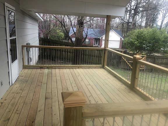 3rd image of 2609 Stoneleigh Dr