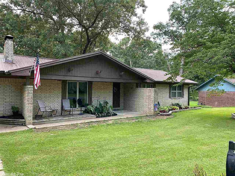 1st image of 1616 Oakwood Cir