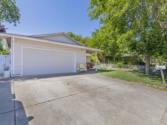 4th image of 1215 Woodvale Dr
