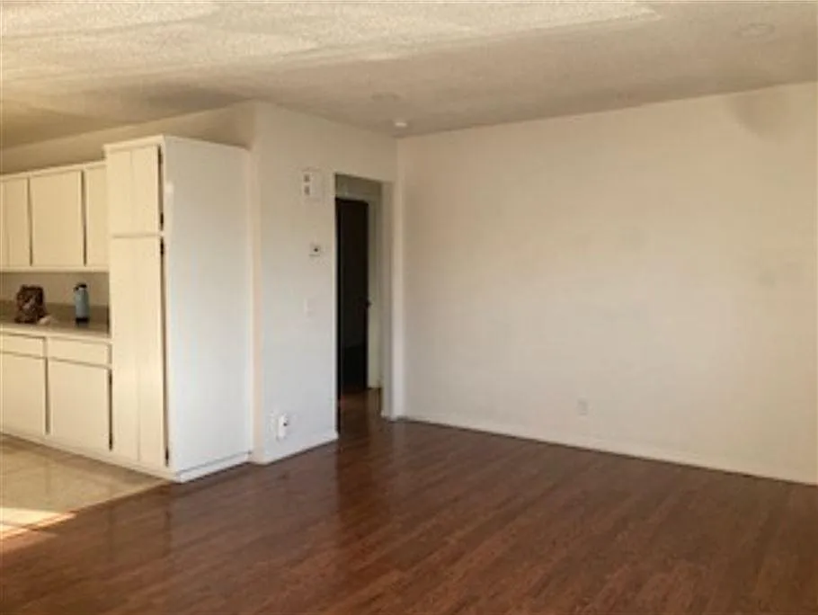 32241 Avenue D — Photo 3