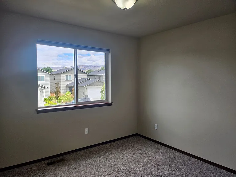 488 S Kansas Loop — Photo 10